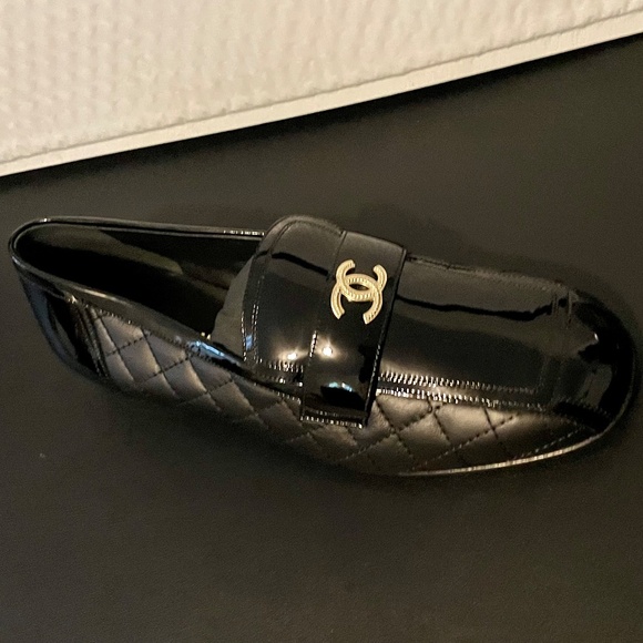 NEW CHANEL LOGO PATENT LEATHER CLASSIC QUILTED LOAFERS MOCCASINS - Picture 3 of 8